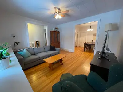 Conveniently located, spacious two bedroom apartment on McLeod Street near Bronson in Centretown. Ma...