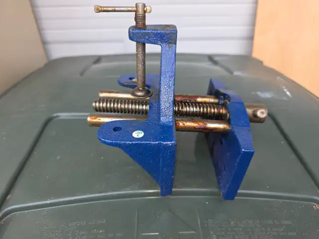 Mastercraft Woodworking Vise, Wide Jaw, 6-in #057-9007-8 Blue in Hand Tools in Windsor Region - Image 4
