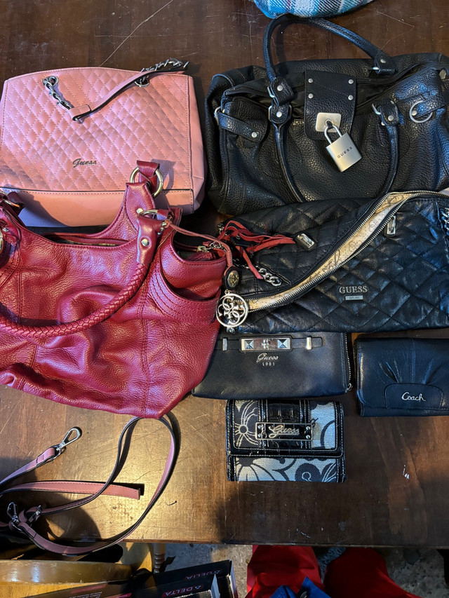 Assortment of Purses in Women's - Bags & Wallets in Medicine Hat - Image 2