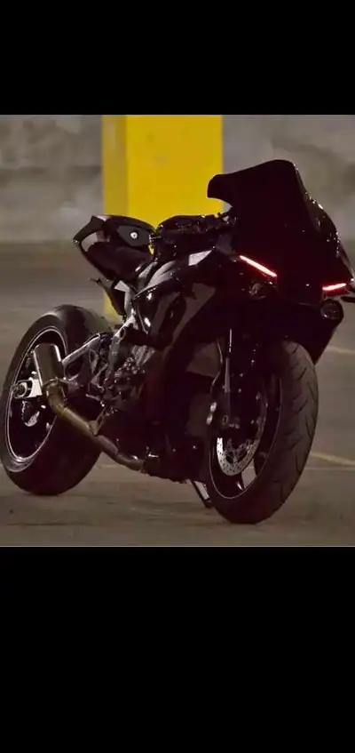 Feast your eyes on this Yamaha R1 Custom Show Bike, a true masterpiece of engineering and design! Th...