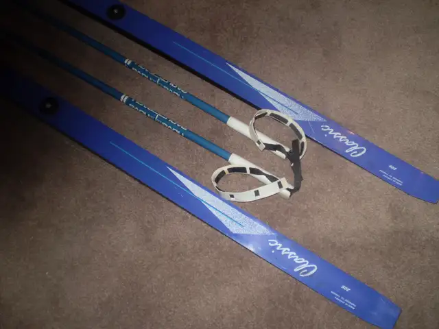 KARHU CLASSIC X  SKIS 205cm / Bindings / Poles 140cm / Waxless in Ski in Thunder Bay - Image 4