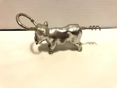 VINTAGE NOVELTY COW CORK SCREW & BOTTLE OPENER UNIQUE AND COLLECTIBLE RARE