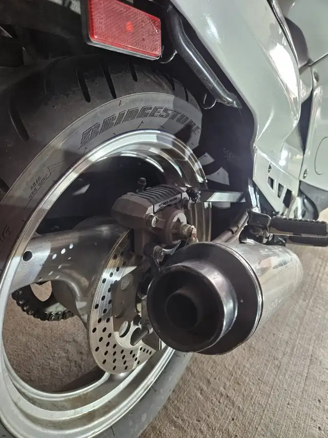 1992 Suzuki Katana 600 in Sport Bikes in Strathcona County - Image 4