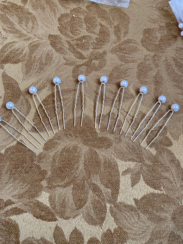 Pearl hair pins  in Jewellery & Watches in La Ronge