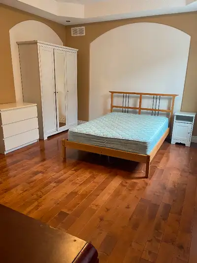 -2min walk to Doon campus; -utilities included -parking available $ -furnished -clean, quiet, studio...