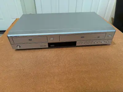 Lecteur DVD / VHS Samsung DVD-V5650, View more
