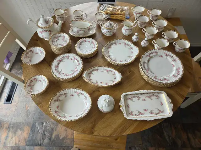 Royal Albert China Set469132664059340802