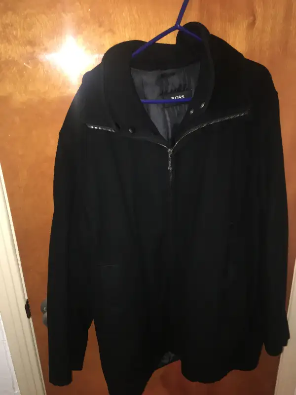 Hugo Boss Wool and cashmere winter jacket size 52 (XL-2XL) in Men's in Laval / North Shore - Image 2