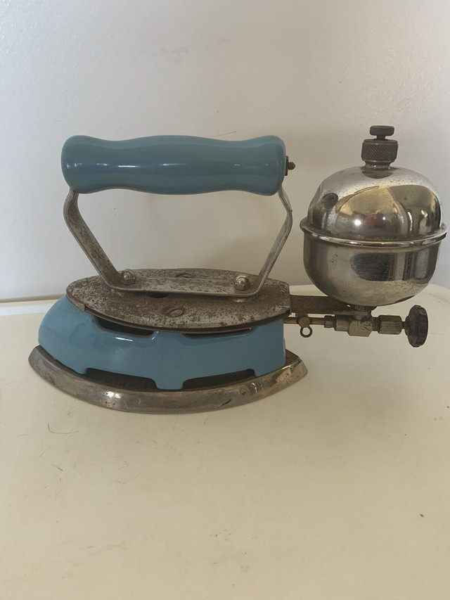 Vintage Coleman Gas Iron in Arts & Collectibles in Moose Jaw