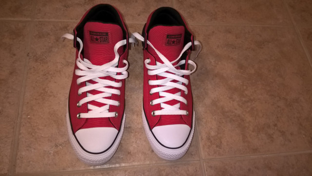 New Converse shoes, size 9.5 men and 11.5 women. in Men's Shoes in Oshawa / Durham Region - Image 2