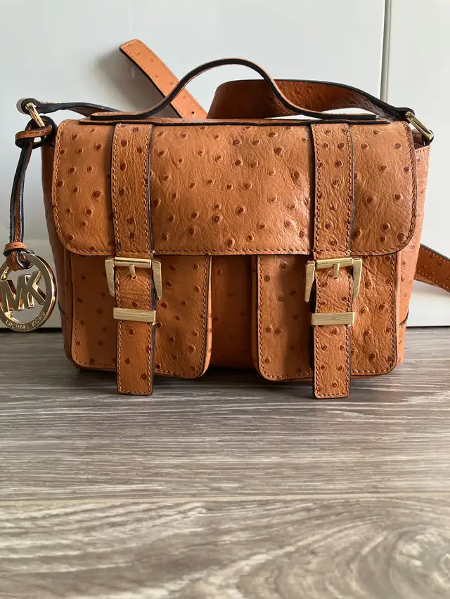 Michael Kors Cross Body Bag in Women's - Bags & Wallets in Calgary - Image 2