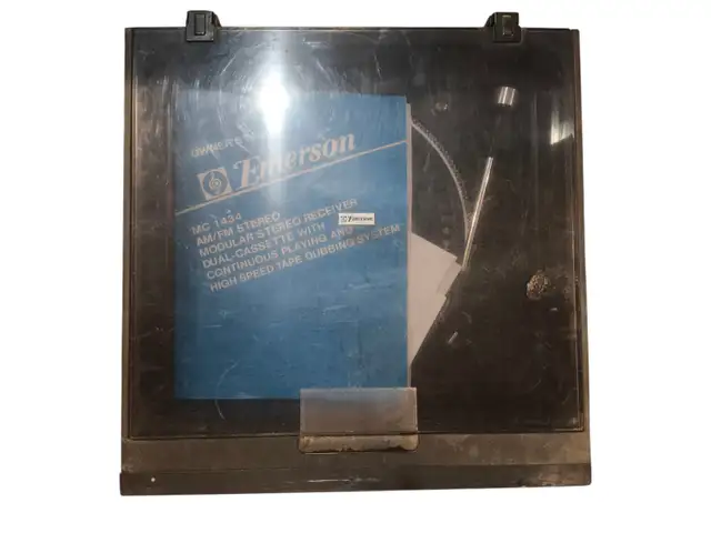 Vintage Emerson MC1434 stereo system with turntable and cassette in Stereo Systems & Home Theatre in St. Albert - Image 3
