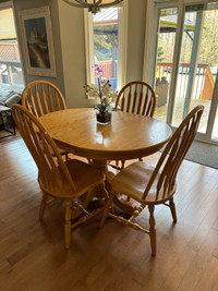 Solid Oak table and chairs for sale  - excellent condition