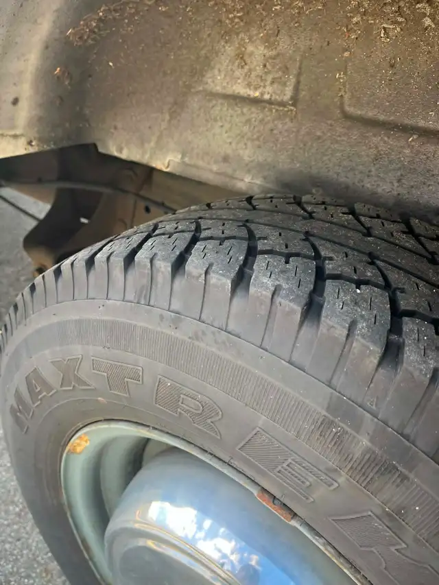 2004 FORD E250566535420957184006