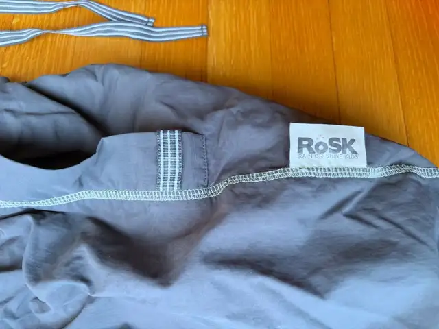 Rain or Shine Kids Weatherproof 5-way Blanket in Other in Ottawa - Image 4