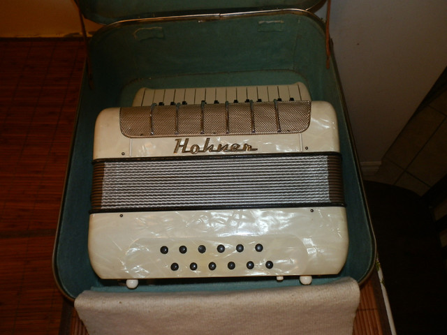 HOHNER Accordion JR 12 Bass Pearl White. With Case! Made in Germ in Pianos & Keyboards in Dartmouth - Image 3