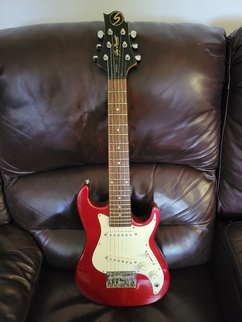 Pending 30 inch professional electric guitar Guitars Gatineau Kijiji