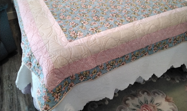 PINK & BLUE QUILT in Bedding in Chilliwack - Image 2