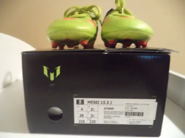 Chaussures et articles de soccer Junior in Soccer in Longueuil / South Shore - Image 6