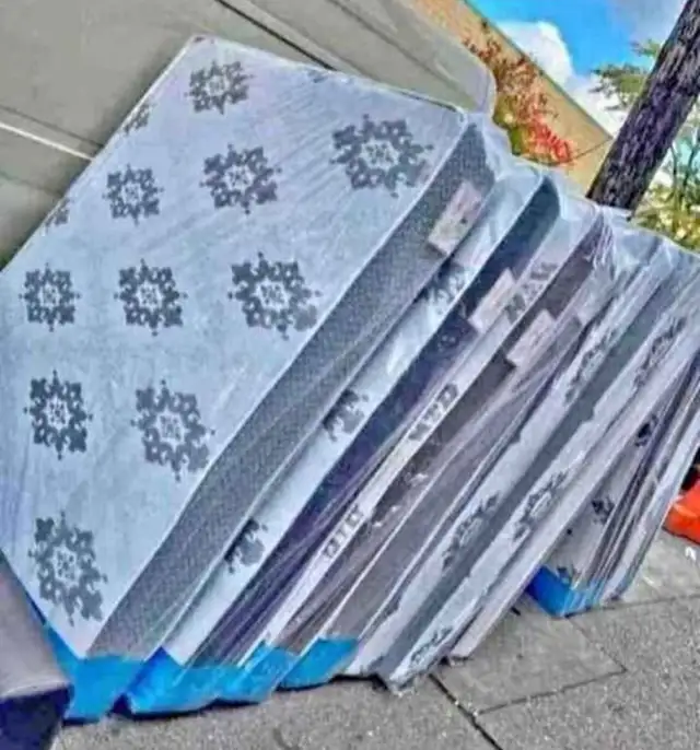 Queen mattress for sale with a cheap price in Beds & Mattresses in City of Toronto - Image 3