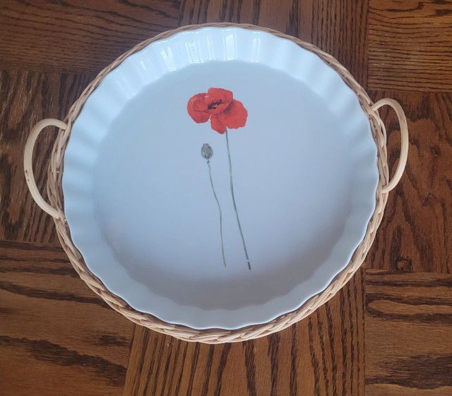 Poppy Plate Wicker Holder in Kitchen & Dining Wares in Strathcona County
