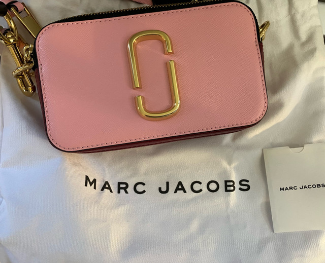 Brand new  Marc Jacobs   Leather  Bag in Women's - Bags & Wallets in Edmonton - Image 3