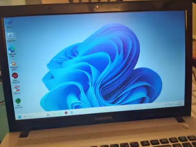 Laptop SAMSUNG . Windows11 . i5-3230M, View more