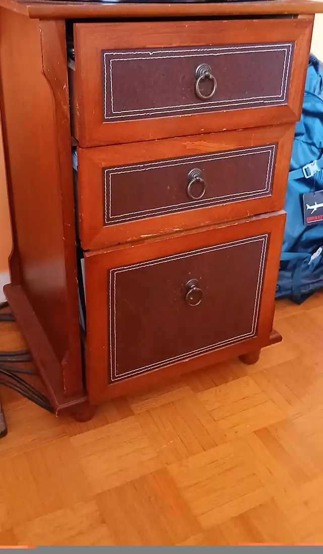 3-Drawer File Cabinet from Real Oak & Leather in Bookcases & Shelving Units in Mississauga / Peel Region - Image 3
