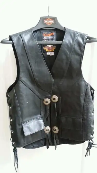 Athenic HD leather vest (ladies small). Excellent condition. Like new.