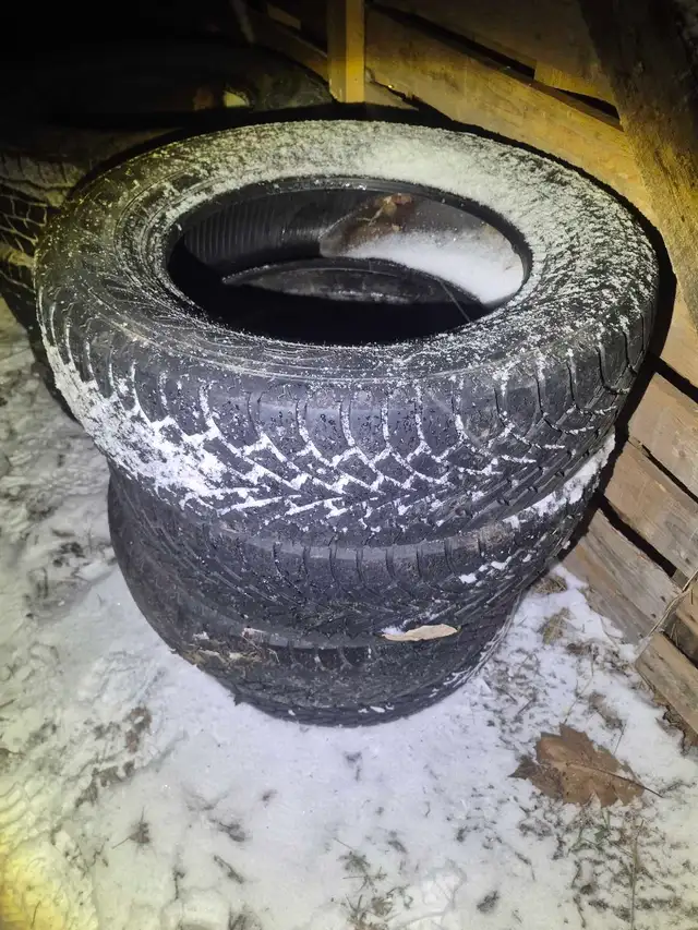 215/65R16 pneu d'hiver  in Tires & Rims in West Island - Image 2
