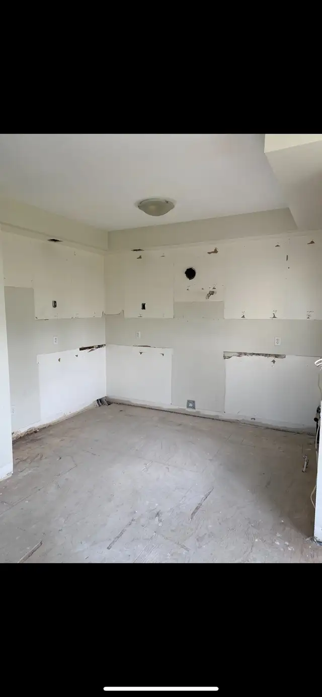 Kitchen Cabinet/Countertop Removal and Disposal Services in Renovations, General Contracting & Handyman in Oakville / Halton Region - Image 7