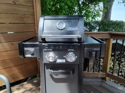 Barbecue Coleman Revolution 30,000BTU En bon etat