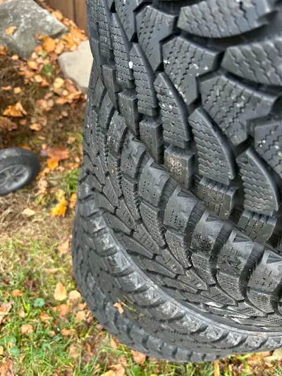 Set of 4 mk6 oem Detroit rims with winters, 225-40-18, could use refinishing, no cracks or bends, ha...