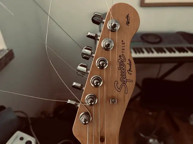 Electric Guitar483716543734753281