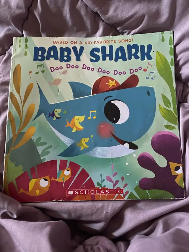 Baby shark book in Children & Young Adult in London - Image 2