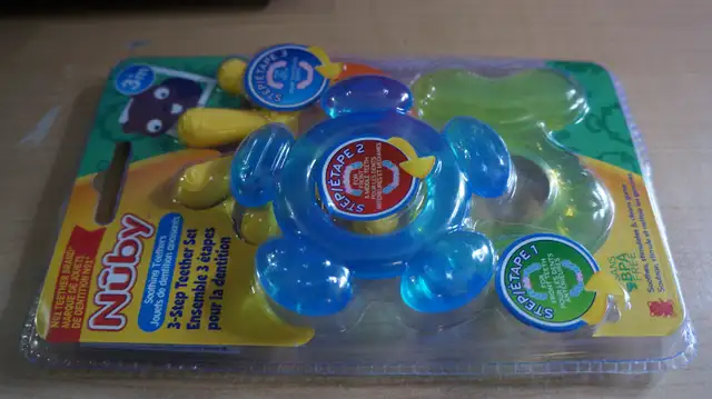 NUBY TEETHING SET in Toys in Norfolk County - Image 3