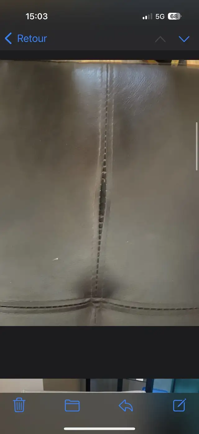 canapé noir in Couches & Futons in Longueuil / South Shore - Image 3