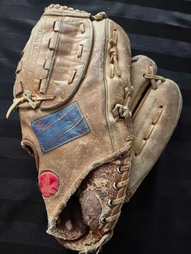 Mizuno MT2000-PRO Baseball Glove in Baseball & Softball in Markham / York Region - Image 2