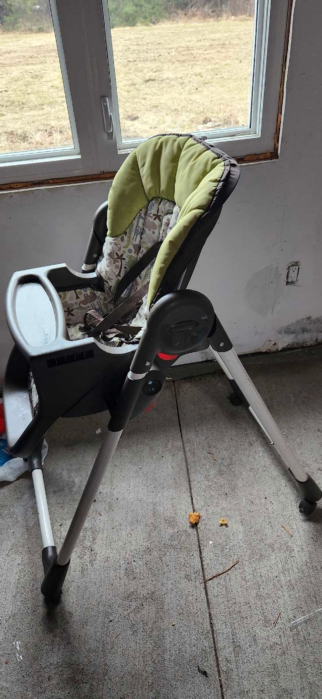 Baby feeding High Chair in Feeding & High Chairs in Mississauga / Peel Region