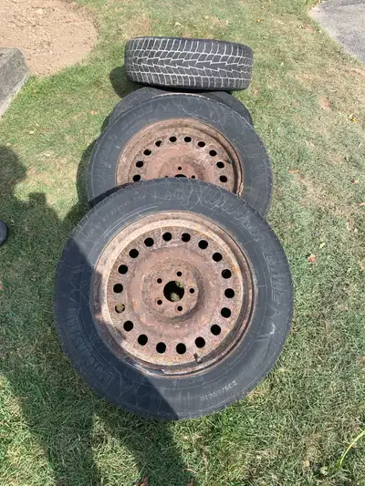 Set of four snow tires on steel rims . 235 60 18, Rims are 5 * 114.3 inches . 66.1 Center bore . Fit...