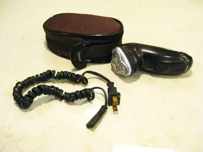 Phillips Philishave 5825 with plug in cord  Works great & Clean, View more