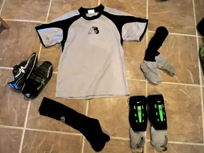 Kit chandail, jambières, bas et souliers de soccer gr. 1, View more