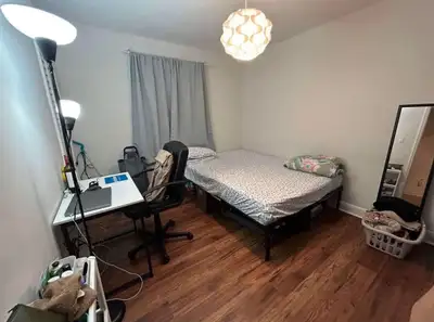 **Private Occupancy room available in prime location victoria park/ellesmere intersection** From sep...