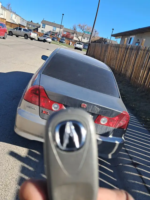 2004 ACURA 1.7 EL in Cars & Trucks in Calgary - Image 2