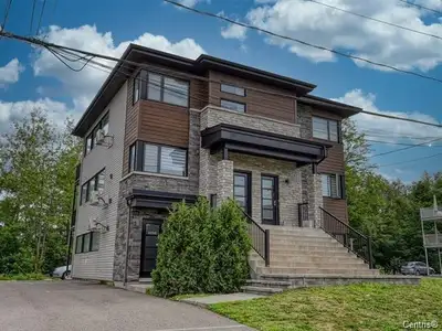 MAGNIFIQUE 5 ½  SITUÉ DANS UN QUARTIER   PAISIBLE DE ST- CANUT