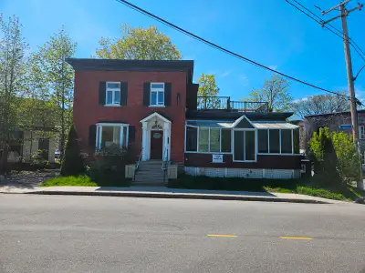 Immeuble de style colonial idéal pour habitation unifamiliale isolée, pour propriétaire occupant com...