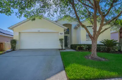 Availability June 1st until December 20th 2025. 4 Bedrooms and 3 Bathrooms, Sleeps up to 8, 13 Miles...