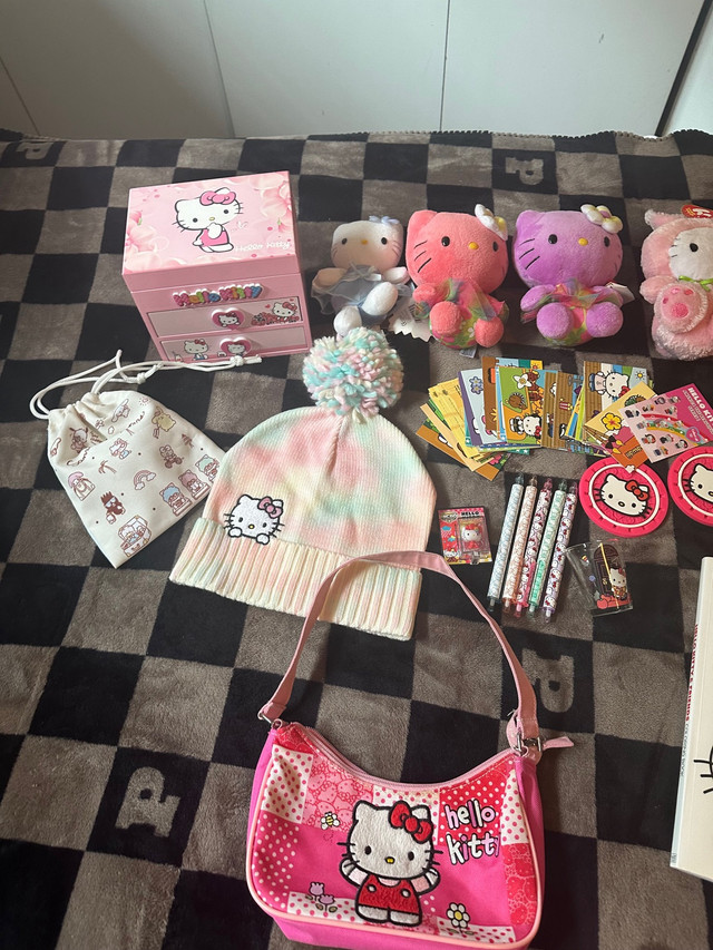 Entire Sanrio hello kitty collection: shoulder purse, colouring in Toys & Games in Ottawa - Image 2