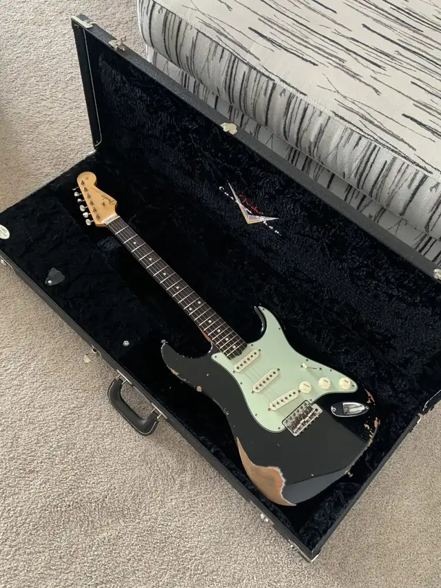 Fender Custom Shop Stratocaster in Guitars in Winnipeg - Image 3