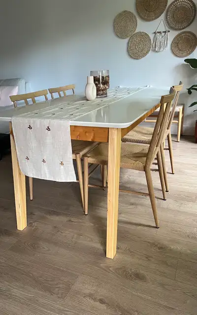 Ensemble salle à manger – Table + 4 chaises, View more
